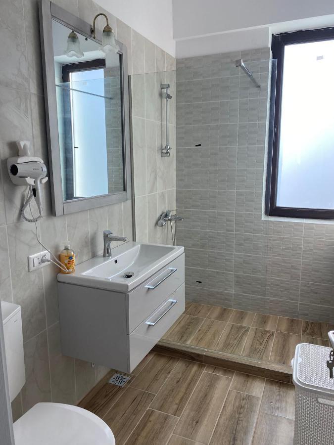 Apartamento Apartament Lucian Râmnicu Vâlcea Exterior foto