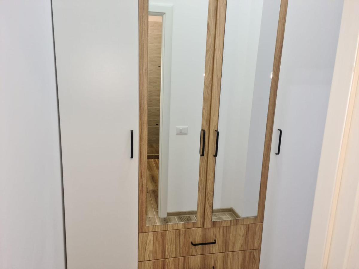Apartamento Apartament Lucian Râmnicu Vâlcea Exterior foto