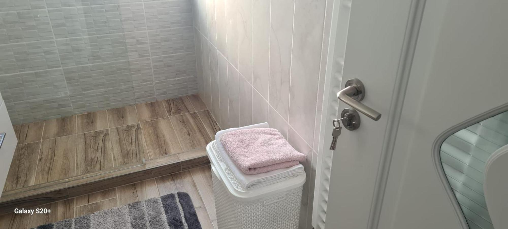 Apartamento Apartament Lucian Râmnicu Vâlcea Exterior foto