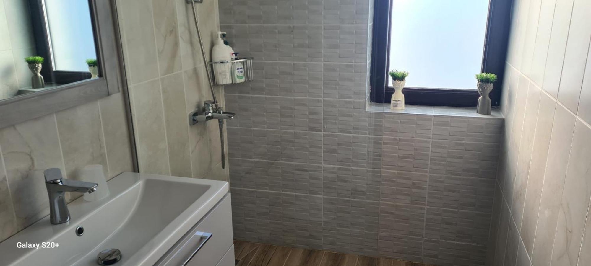 Apartamento Apartament Lucian Râmnicu Vâlcea Exterior foto